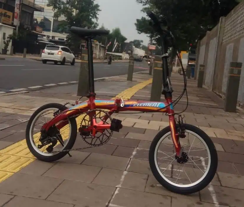 Sepeda lipat element