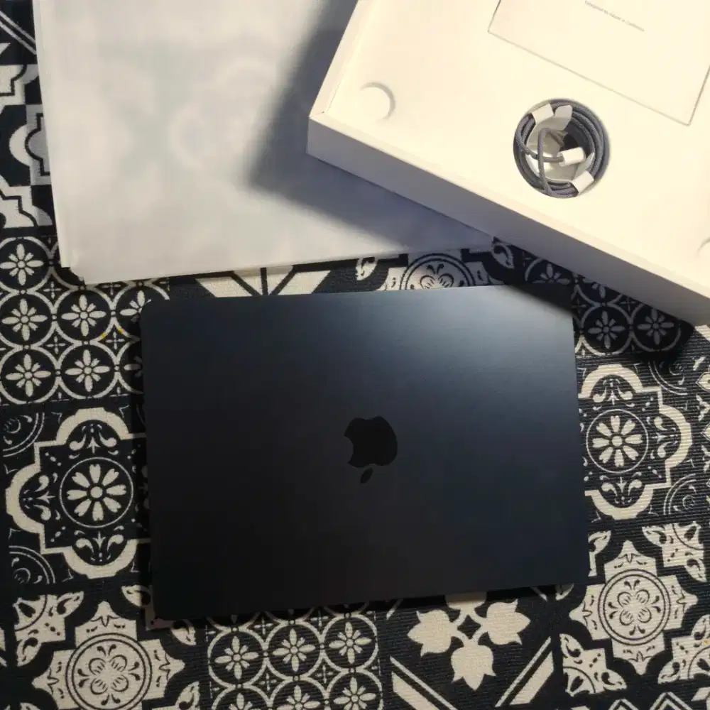 Macbook Air M3 13 8/256GB Like New Ibox