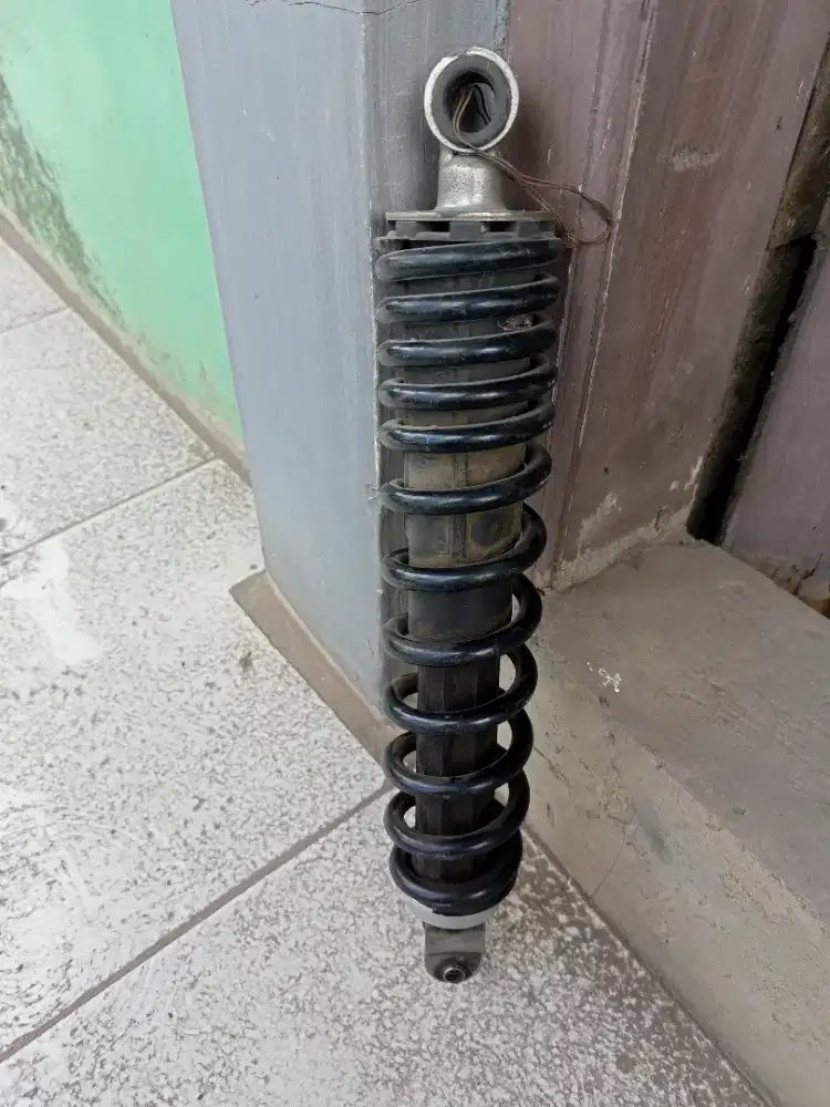 Shock breaker belakang eks beat