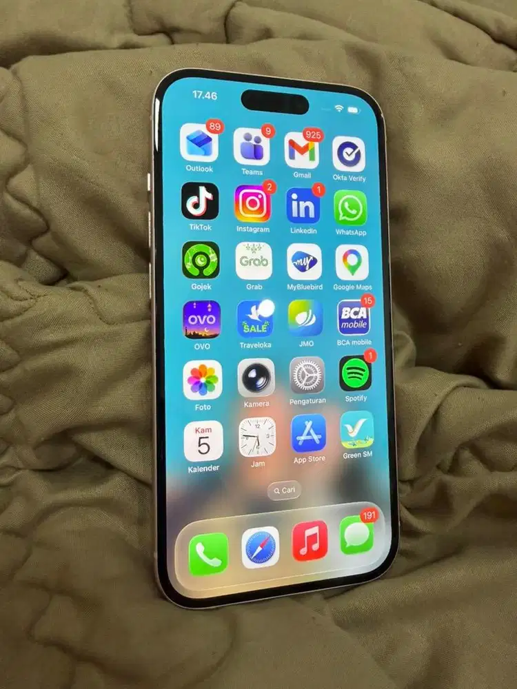 Iphone 15 pink (second)