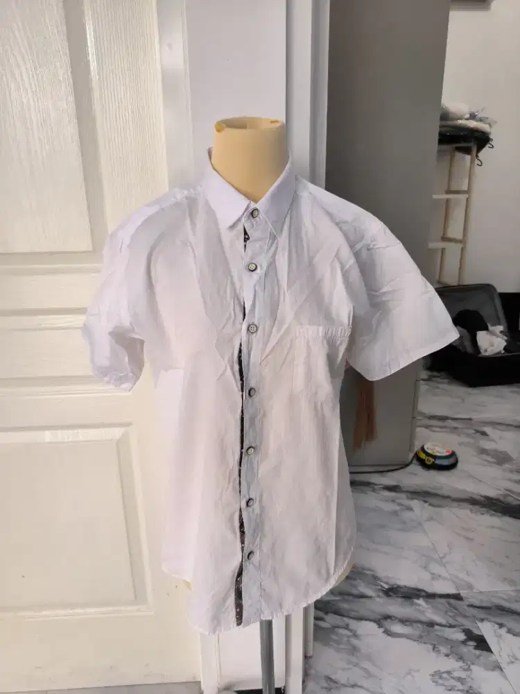 Kemeja Pria Juan Carlos Lengan Pendek Putih