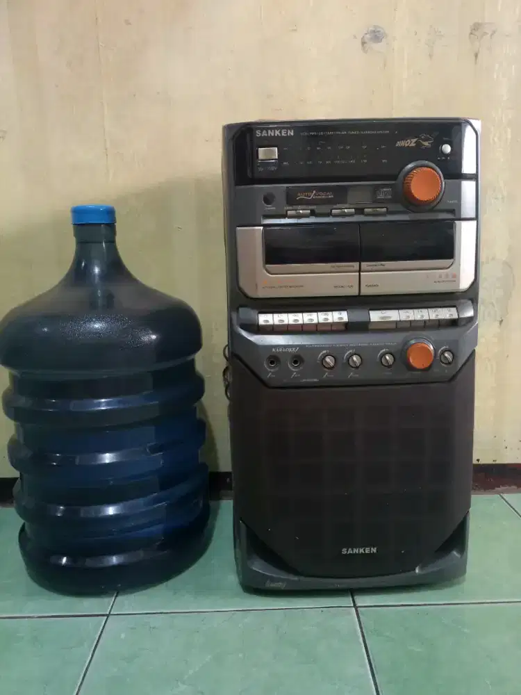 Radio tape jadulan merk sanken