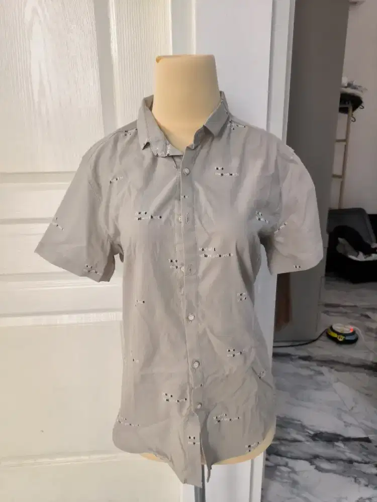 Kemeja Pria Gibino Lengan Pendek Abu abu