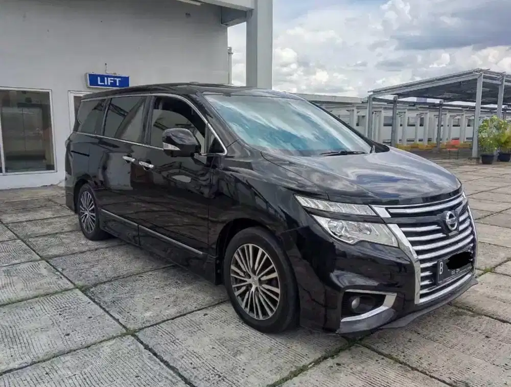 Nissan Elgrand 2.5 HWS 2014