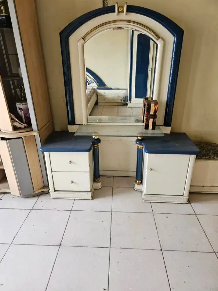 Lemari baju, difan kasur, meja rias