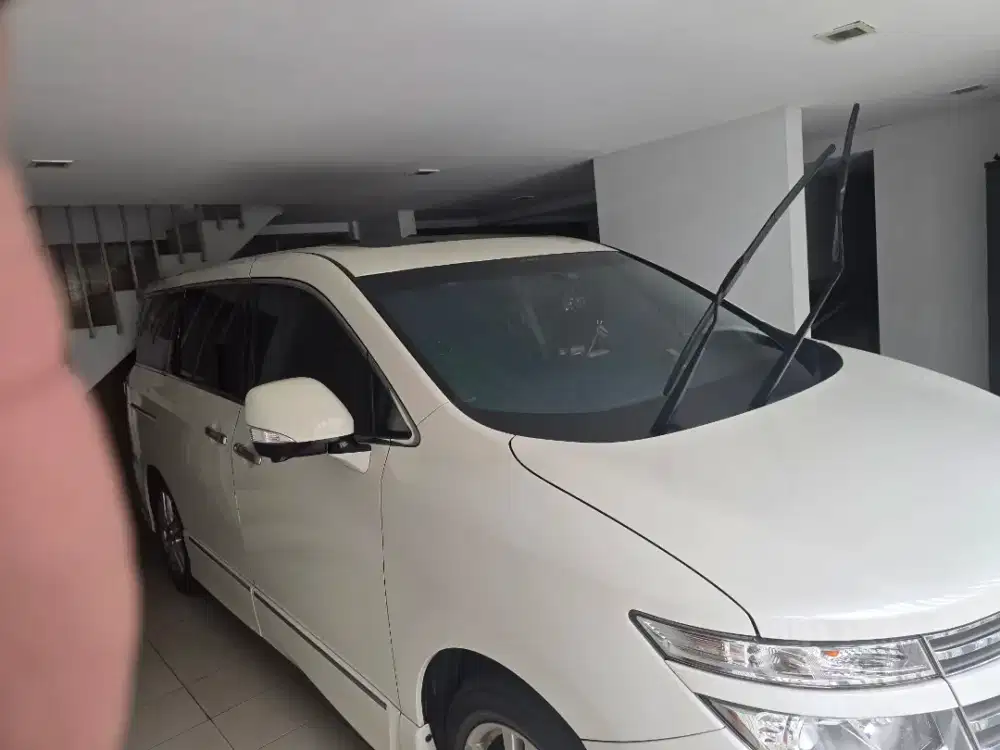 Nissan Elgrand Pribadi