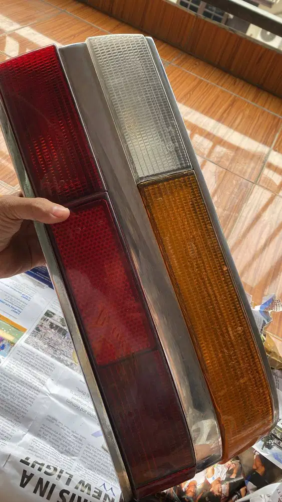 Lampu Belakang BMW E28 Sepasang lengkap soket tanpa bohlam