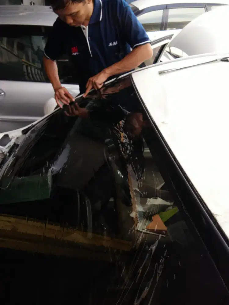 Kaca film mobil dan gedung