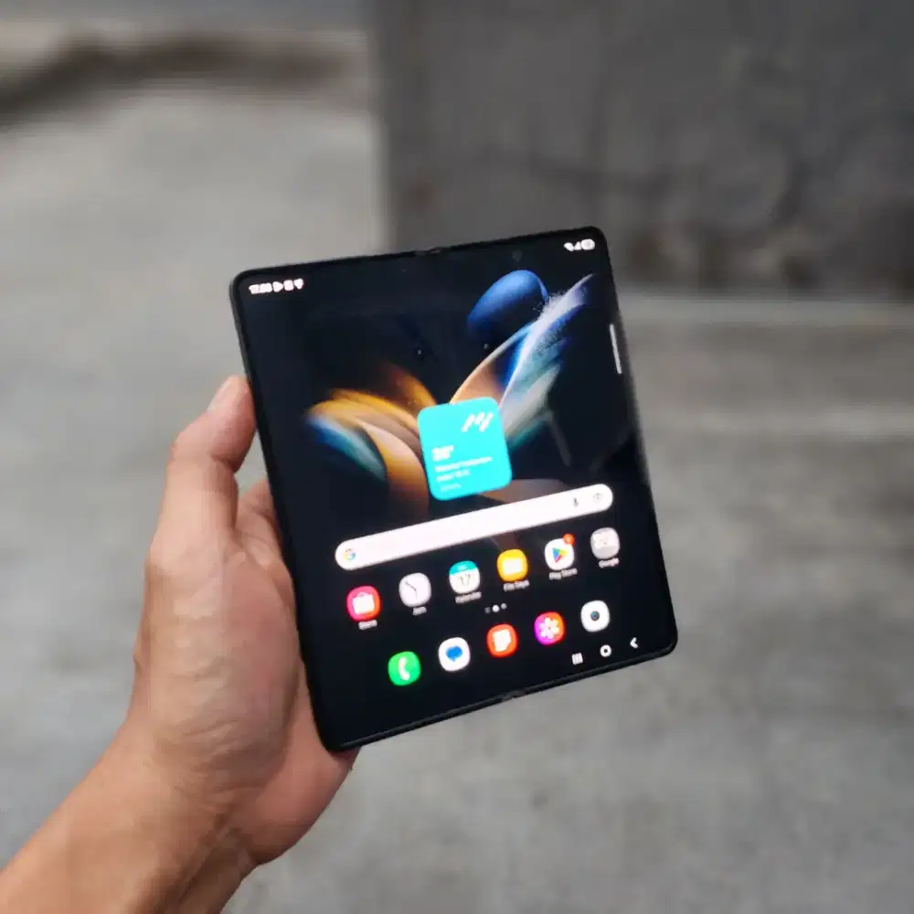SAMSUNG GALAXY Z FOLD 4 SEIN 5G 12/256 GB MINUS LCD DALAM TOMPEL