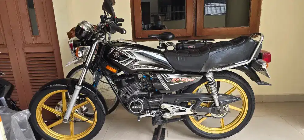 Yamaha RX KING Hitam