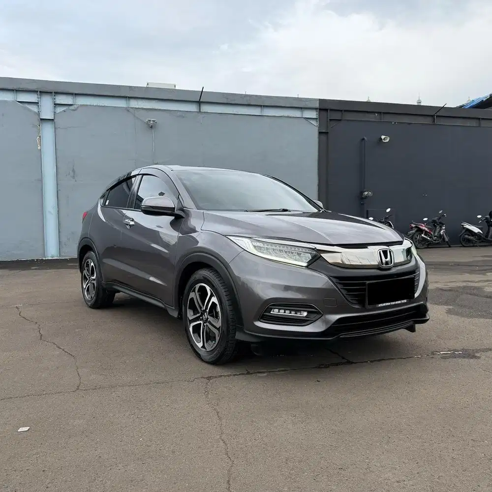 Honda HRV 2019 E SE MULUS LIKE NEW LOW KM MURAH TERAWAT