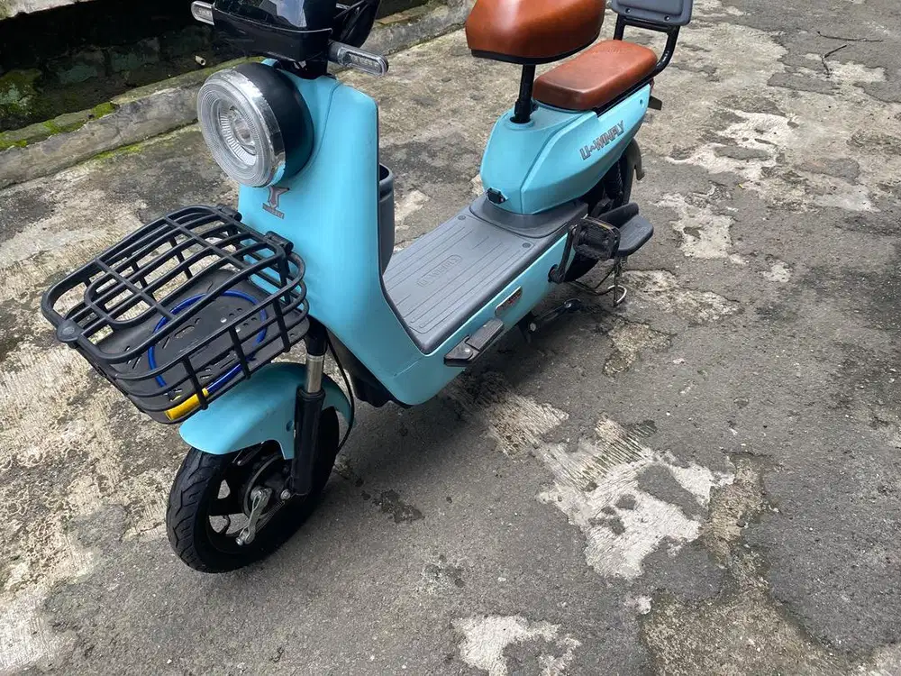 Sepeda listrik Uwinfly D7S biru muda