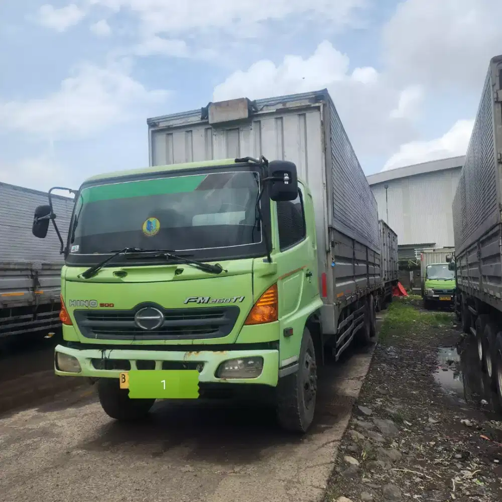 Wing box 9,5m tronton Hino FL235JW 2013 istimewa