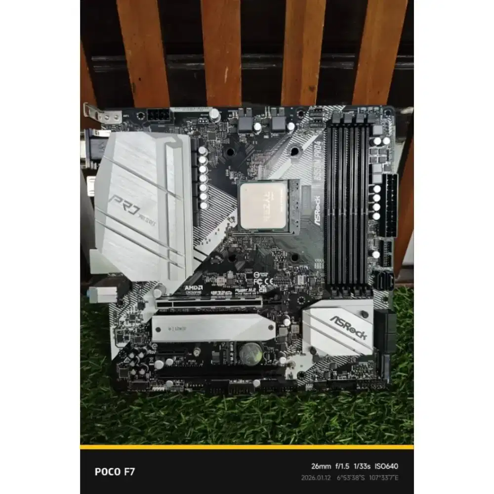Sepaket prosesor dan motherboard