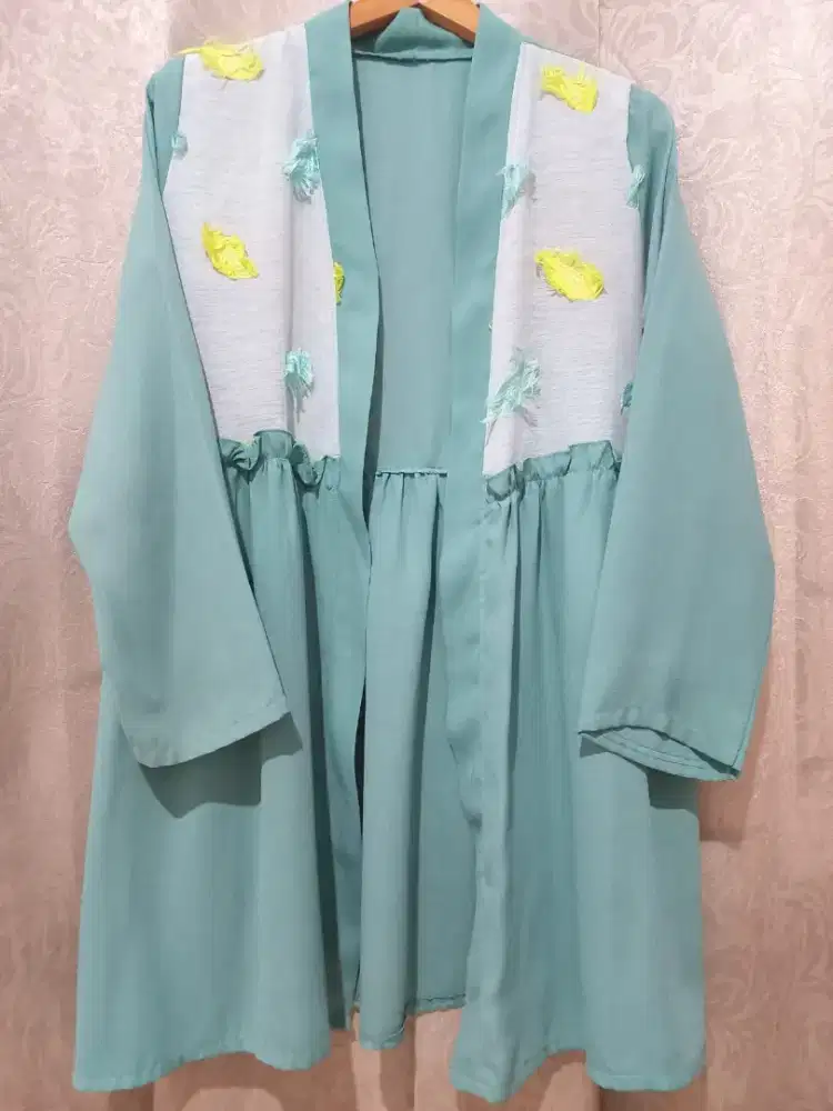 Atasan Wanita Kekinian