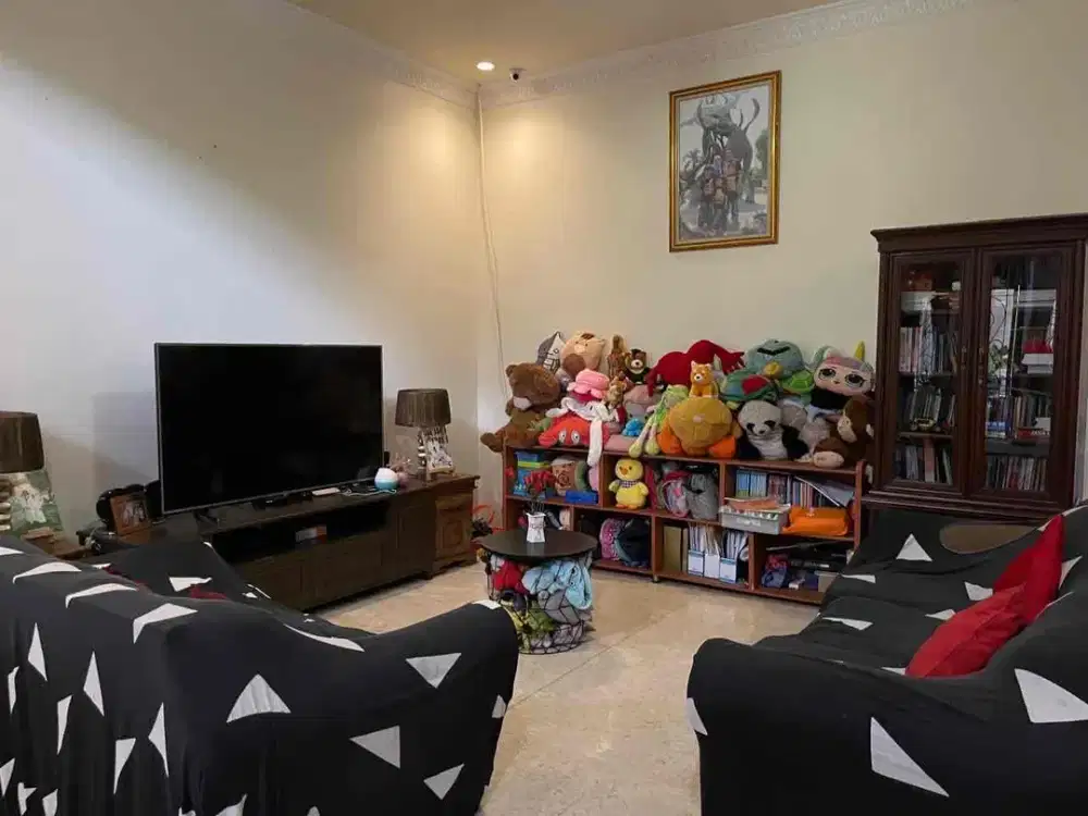 Di Jual Cepat, Siapa Cepat Dia Dapat! Rumah 2 Lantai. Bisa Nego. Pajak Masing Masing. Sudah SHM. Dekat Tol Joor Ciledug dan RSUD Pesanggrahan. Tempat Strategis dan Nyaman. Kawasan Bergengsi dan Cocok Untuk Yang Ingin Rumah High-Class.