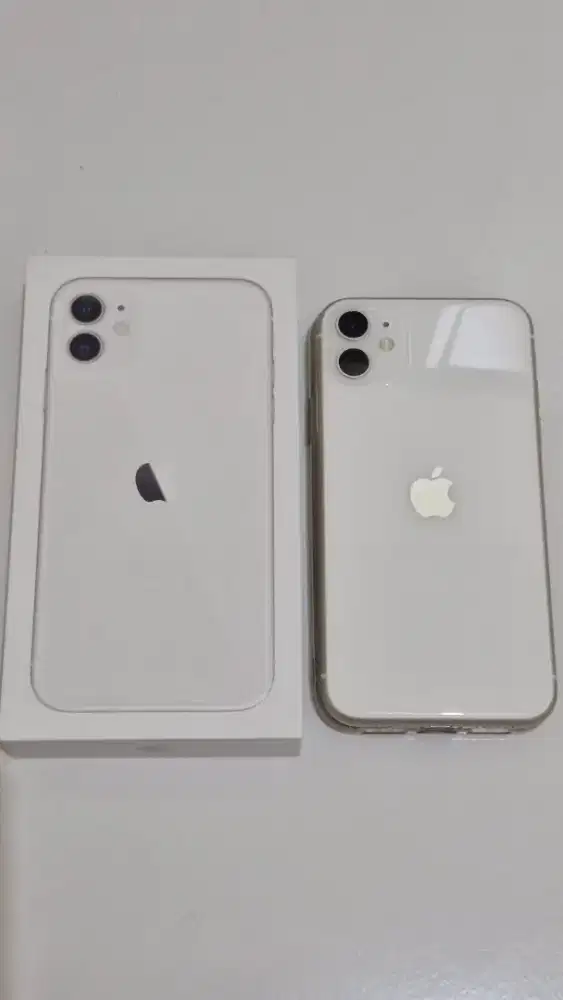 IPHONE 11 64GB include Box & Charger
