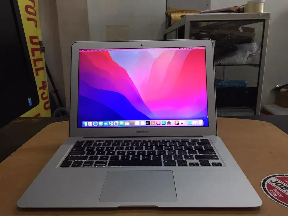 MacBook Air 13” 2017 Core i5 RAM 8GB SSD 256GB Mulus Bergaransi