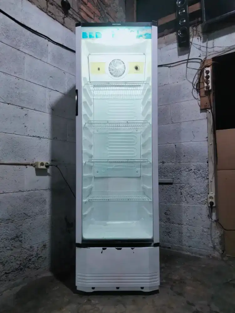 SHOWCASE 4RAK ( POLYTRON )