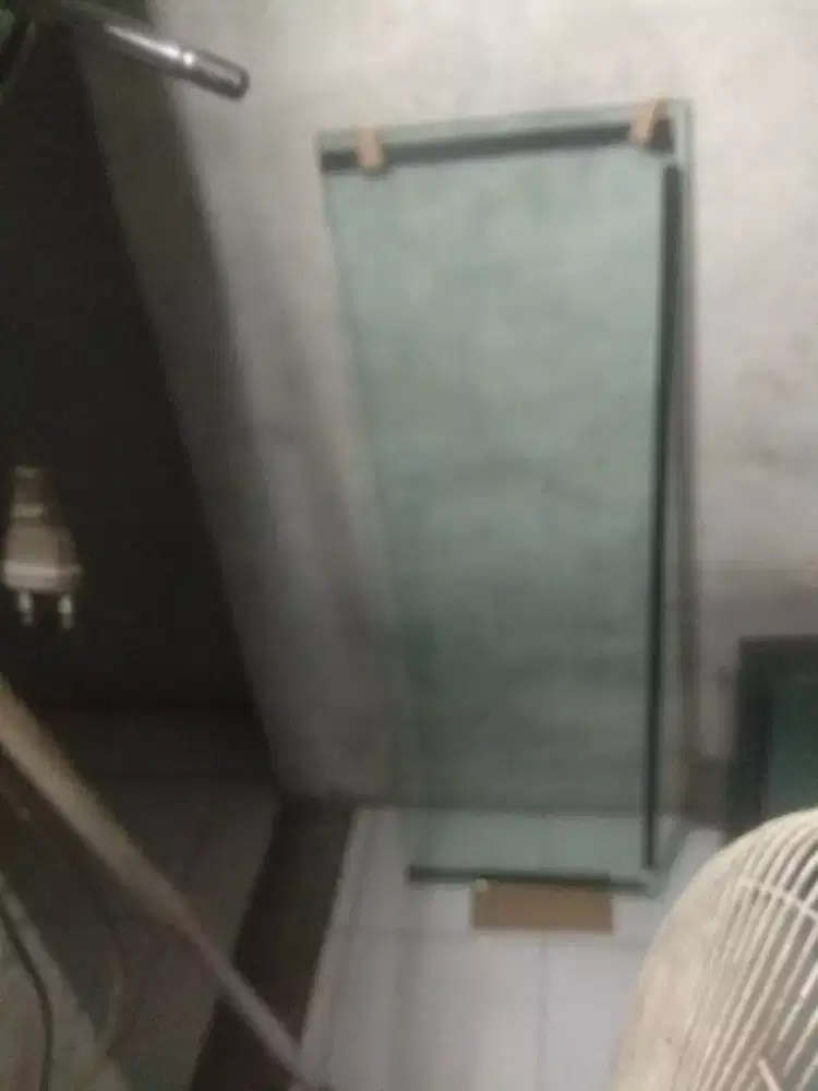 Kaca bekas rak pajangan