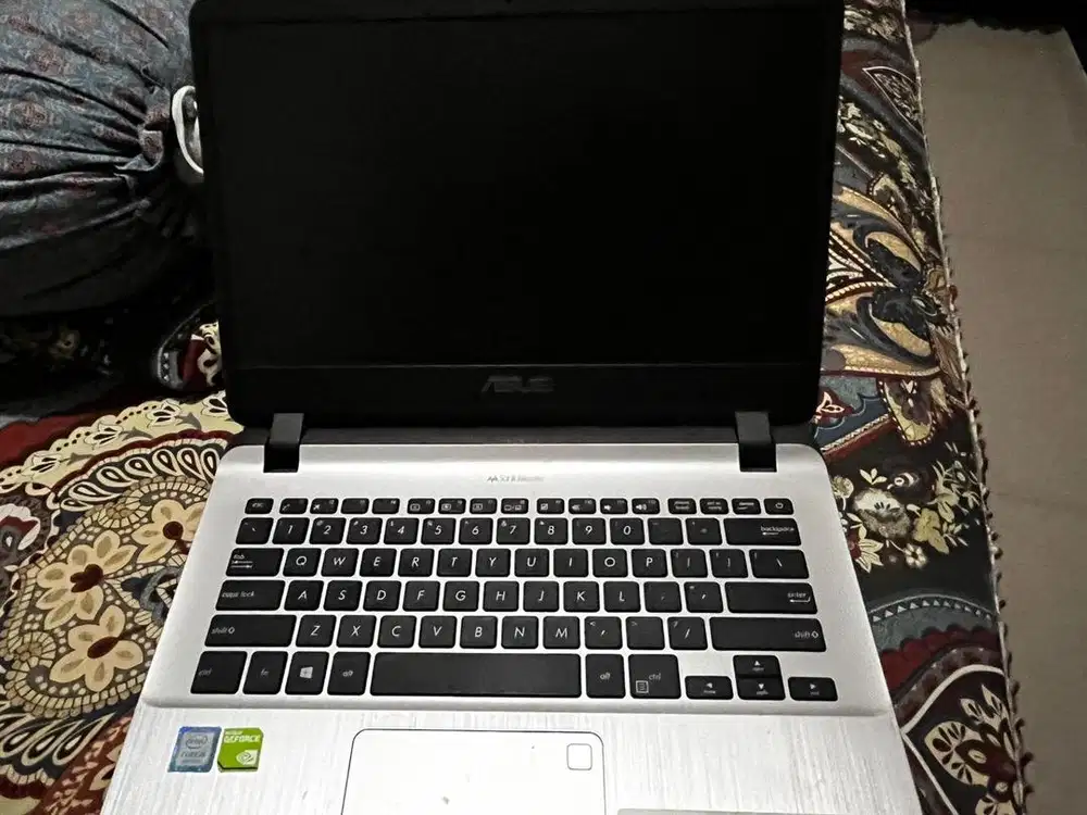 ASUS A407UF i5 8/512GB NVIDIA