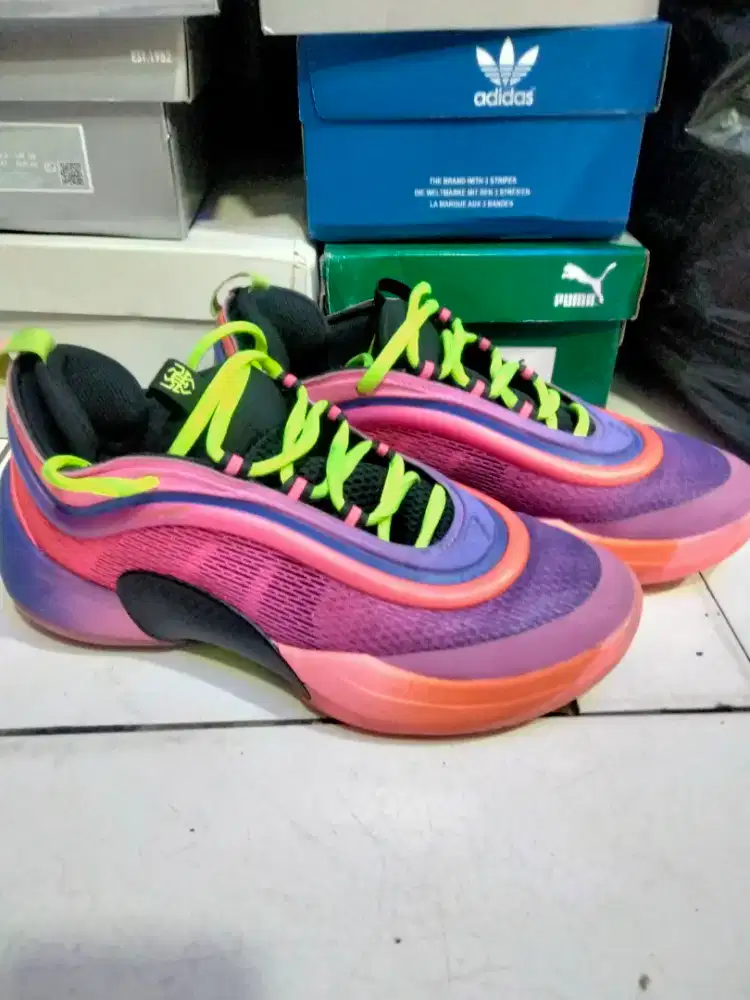 Sepatu secen original merk Adidas D.O.N.issue #6. Mode basket