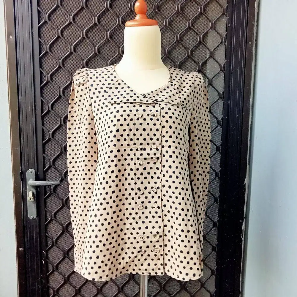 Blouse Polkadot Cream Wanita Casual