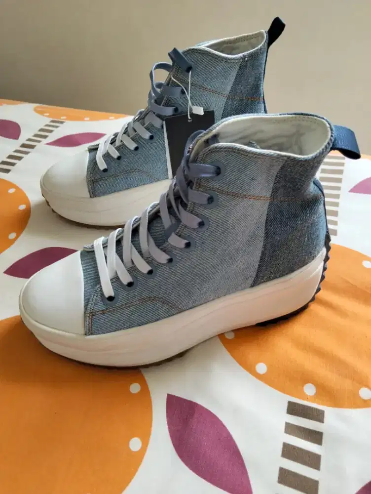 Sepatu kets, ori, hush puppies, size 36,.keren, modern, modis.