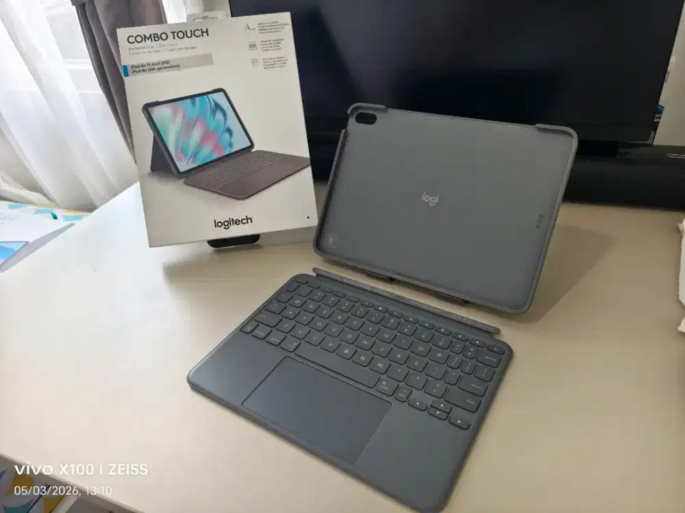 Logitech Combo Touch Ipad Air M2 M3 M4 11 Inch Fullset Mulus Like new