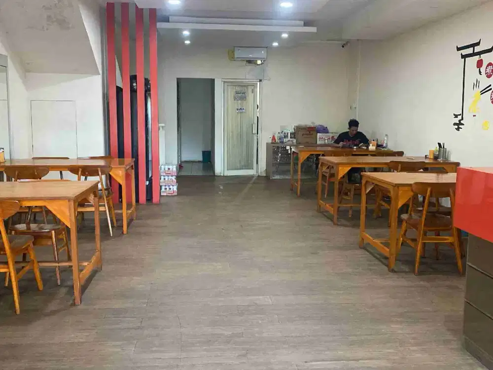 Ruko bangunan bagus 2lantai siap pakai parkir luas di Bsb Semarang