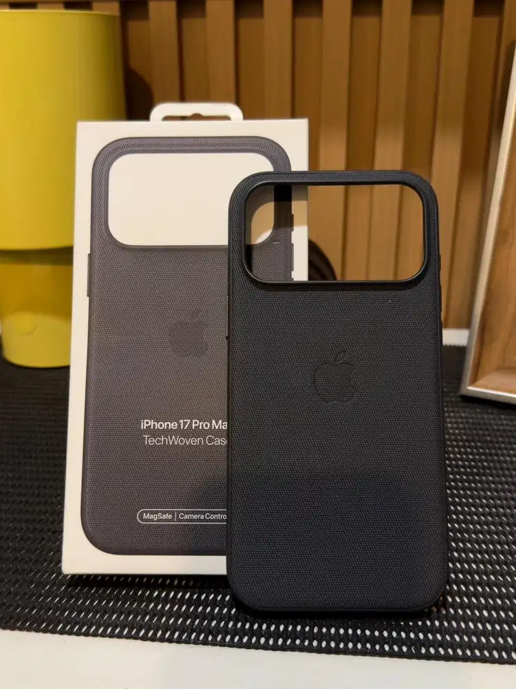 Jual iPhone 17 Pro Max Techwoven case - hitam
