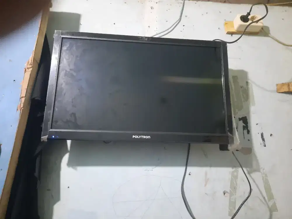 Smart tv polytron 24 inc tinggal pakai