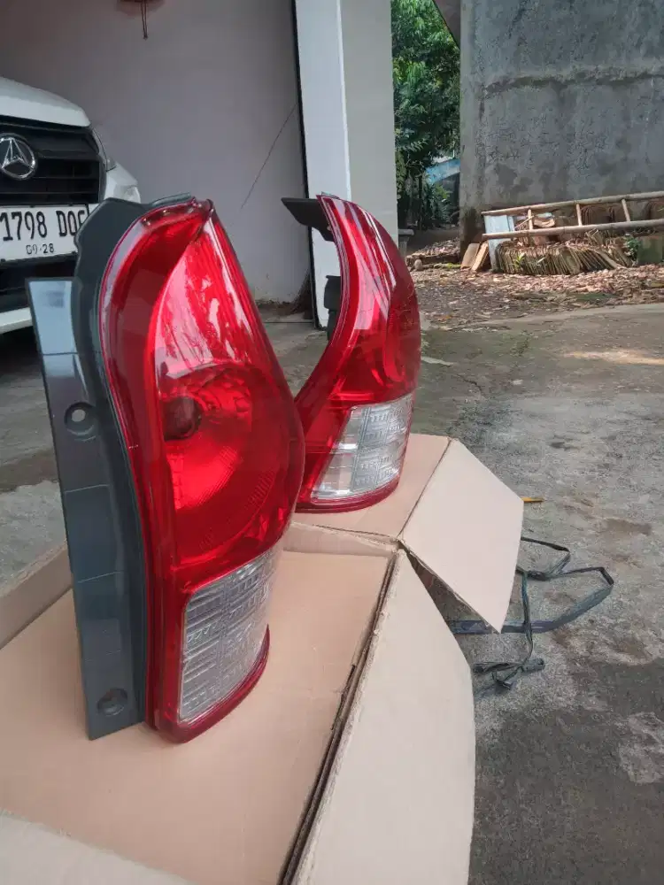 Stop lamp Avanza th 12 copotan ORI tidak ada cacat