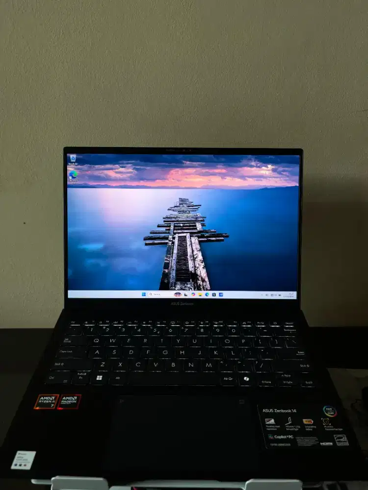 Asus zenbook 14 oled Ryzen ai 7 RAM 32gb SSD 1Tb