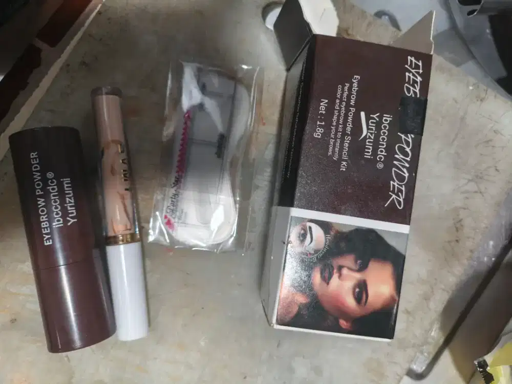 Alat make up untuk buat alis