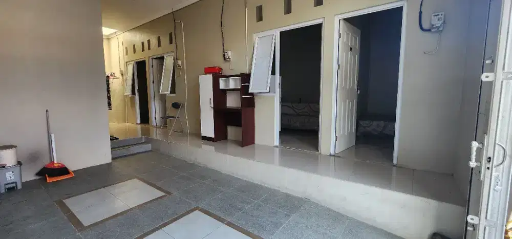 Rumah dengan 4 KT , 2 KM , Carport Fortuner masuk