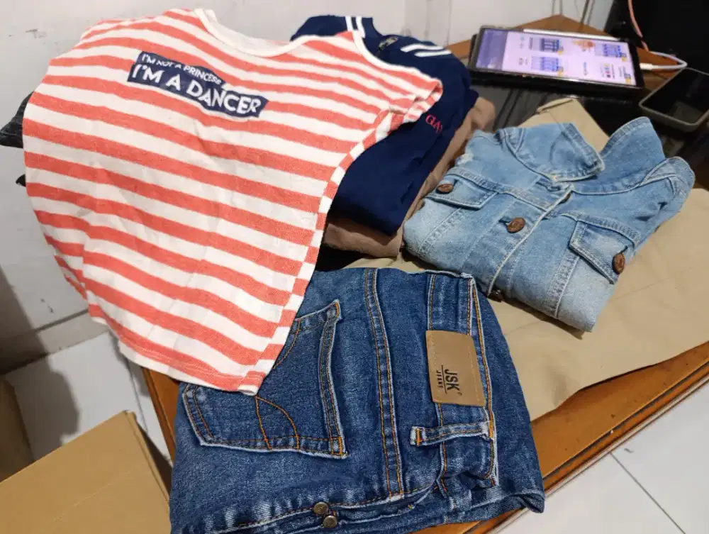 Gratis, baju bekas, campur2