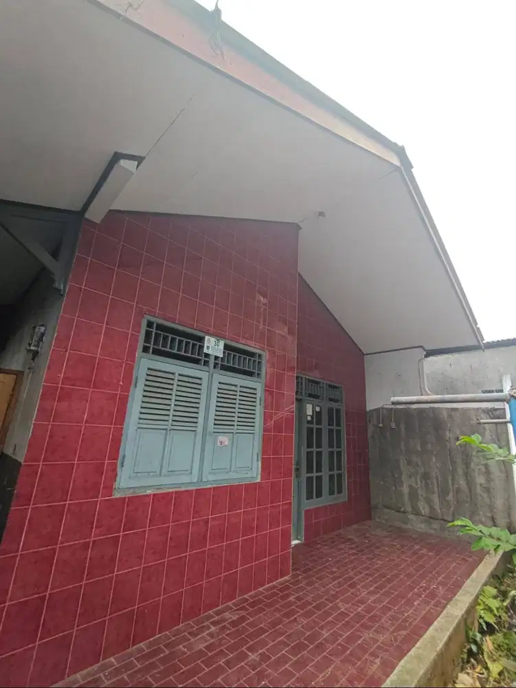 Disewakan Rumah Strategis dekat pasar mall stasiun busway depok cibubu