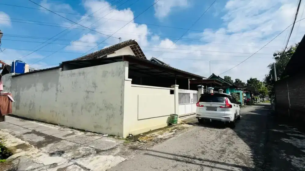 DIJUAL RUMAH PRIBADI DI KADIPIRO SOLO