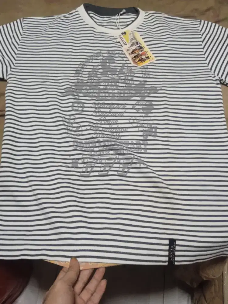 Kaos t-shirt  warna hitam putih