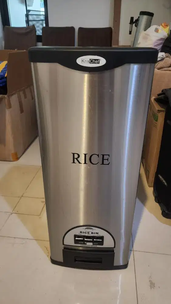 Tempat beras kris chef