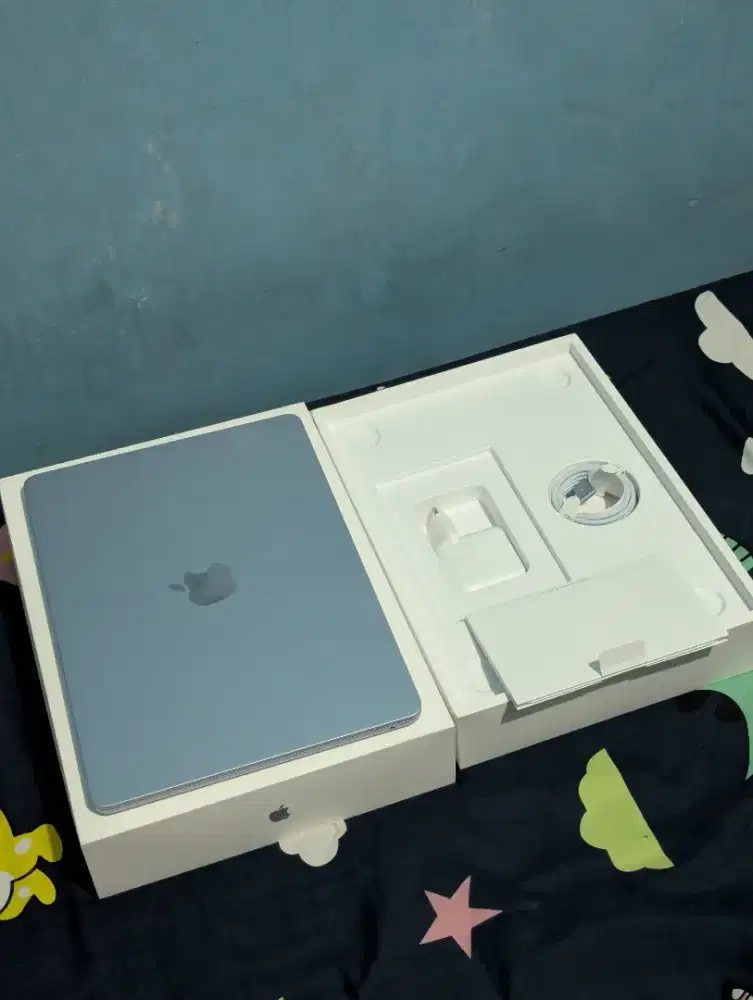 Macbook Air M4 16/256gb iBox Like New CC baru 2