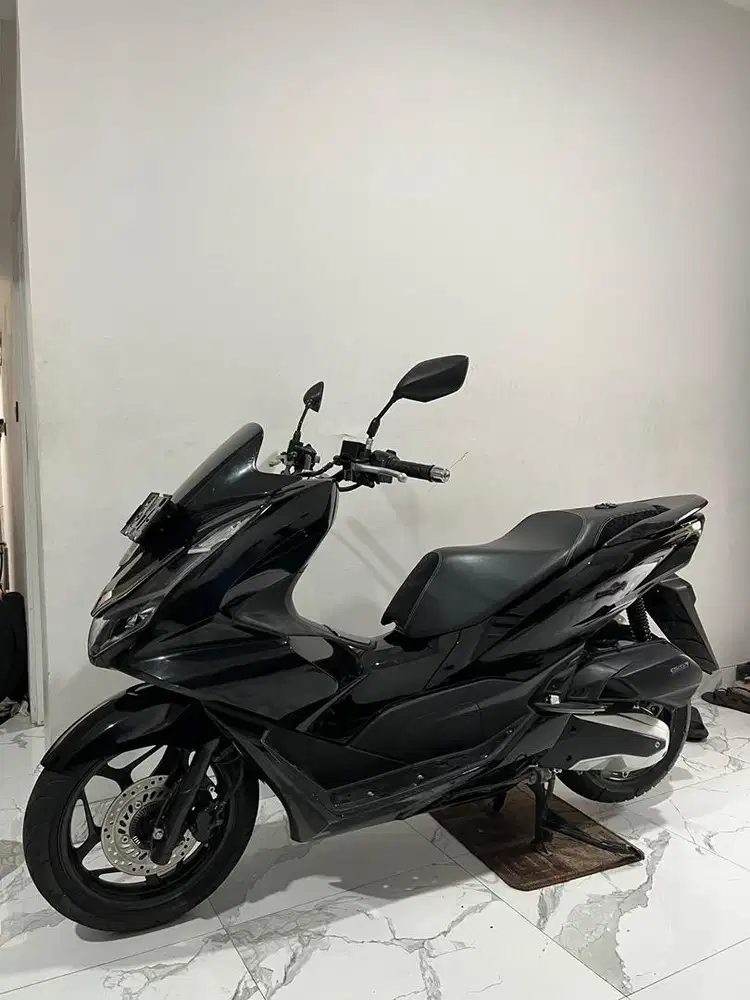 Honda PCX 160 ABS 2022 Hitam Glossy Gress