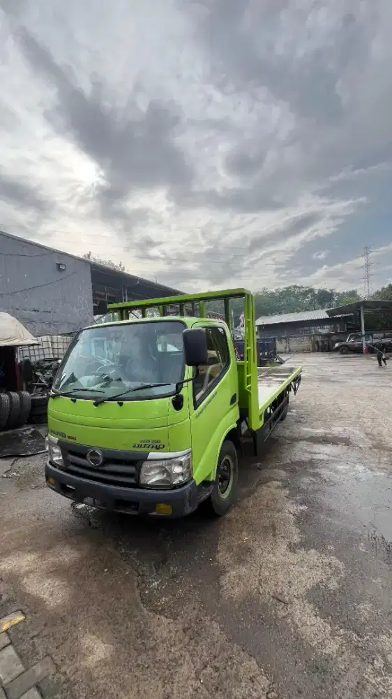 Hino Dutro 110SD 2013