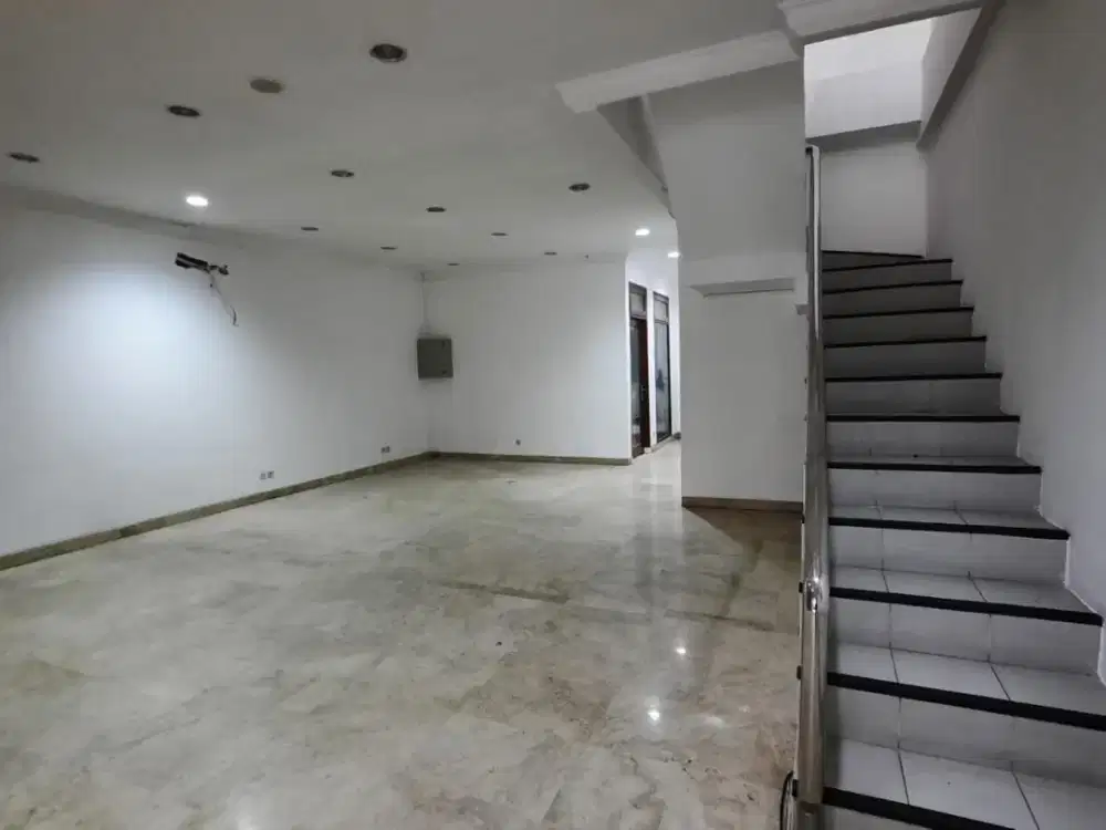 Disewakan ruko 4 lantai siap pakai dilengkapi lift di lokasi strategis , Rawamangun , Jakarta Timur
