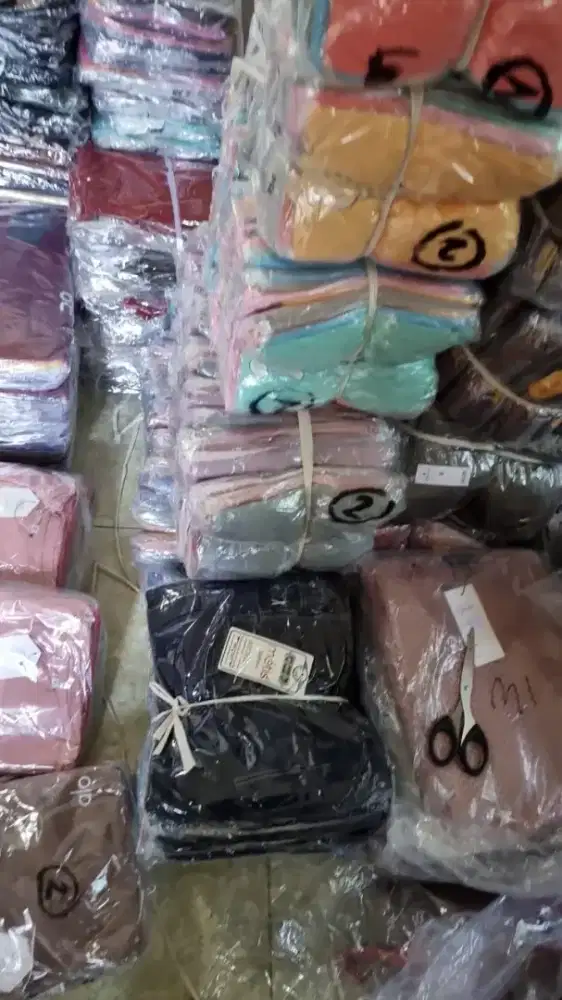 Di cari karyawati untuk toko grosir pakaian