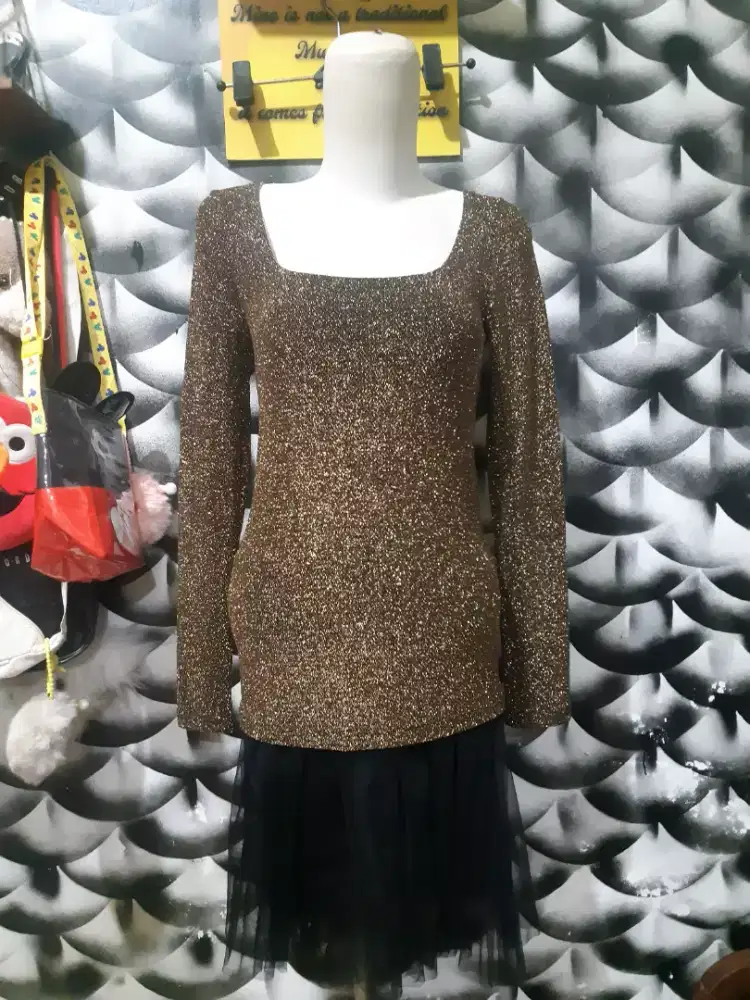 Atasan pesta blink2/glitter gold wanita preloved tjap karoeng