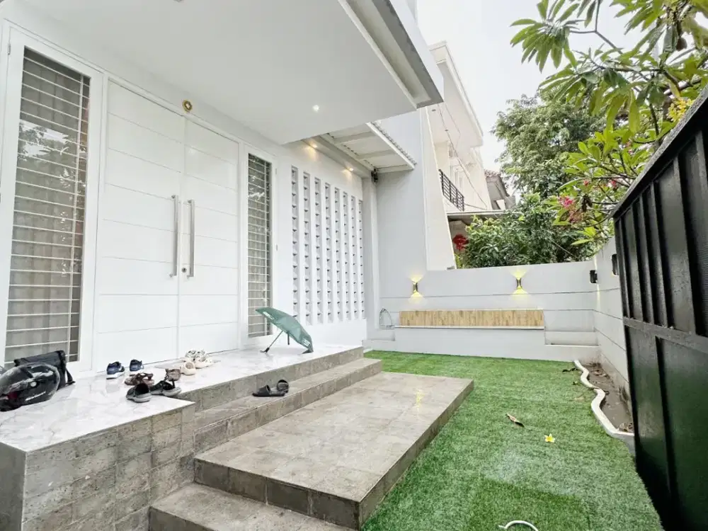 Dijual Rumah mewah Cantik Full Furnish di San Diego Pakuwon City Surabaya