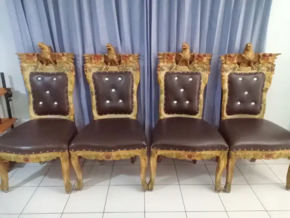 Kursi jati antik ukiran Garuda