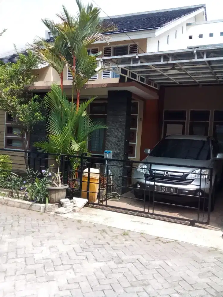 Dijual/disewakan rumah pribadi.